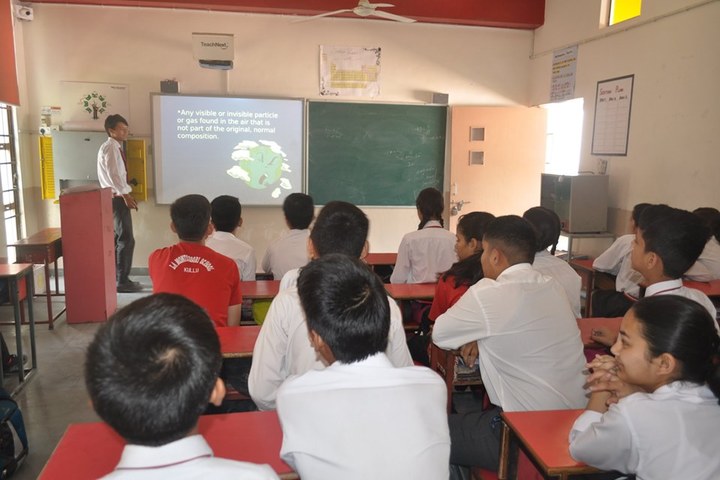 La Montessori School-Smart-Classroom