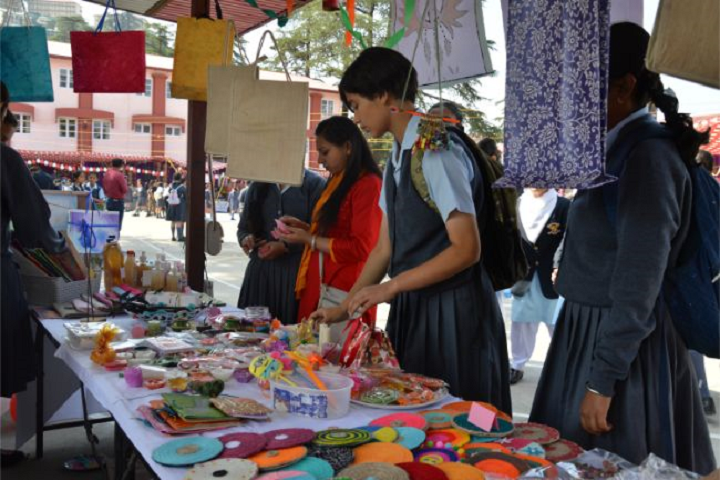 Loreto Convent School-Art Craft