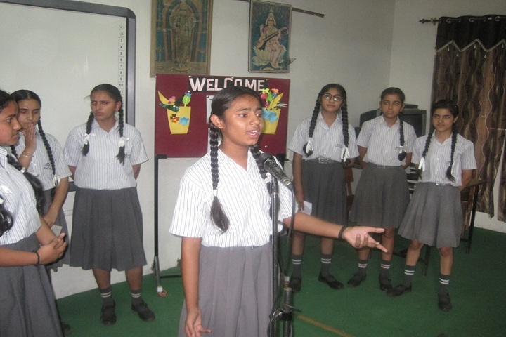 Montessorie Cambridge School-Singing