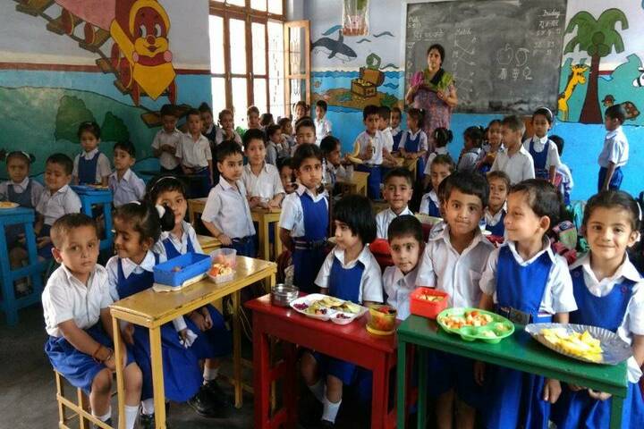 Brahmrishi Bawra Shanti Vidyapeeth School-lunch time