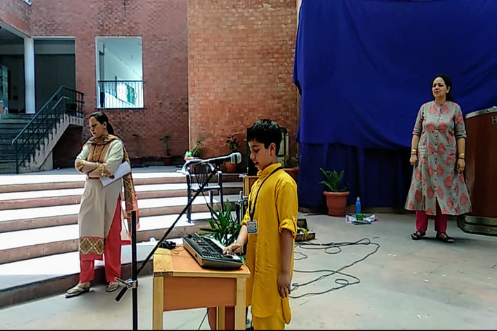 Heritage School-Singing
