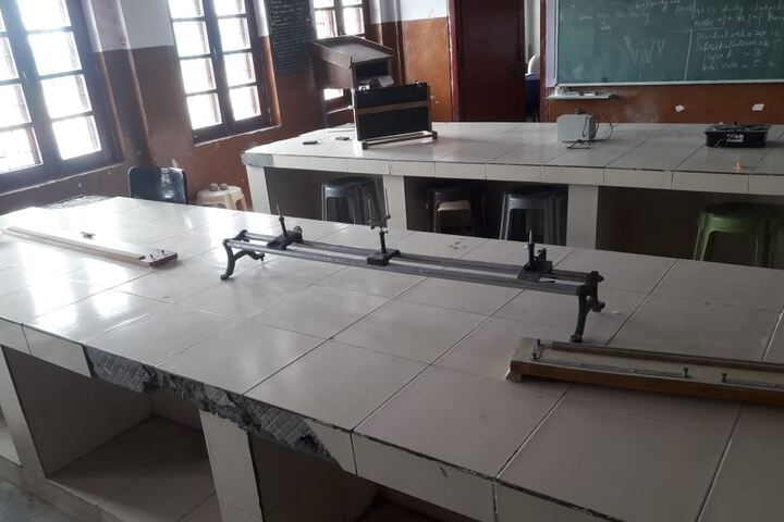 Jawahar Navodaya Vidyalaya-Physics Lab