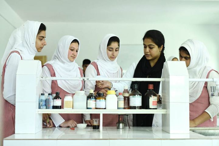 Minto Circle English Medium High School-Chemistry Lab
