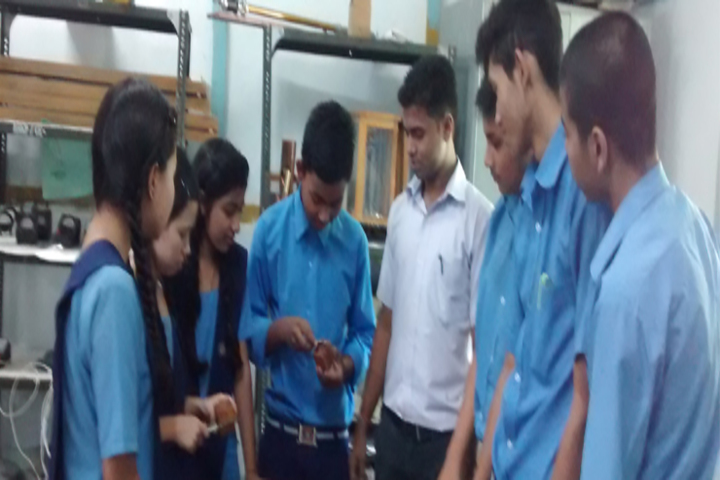 Vivekananda Kendra Vidyalaya-Physics lab
