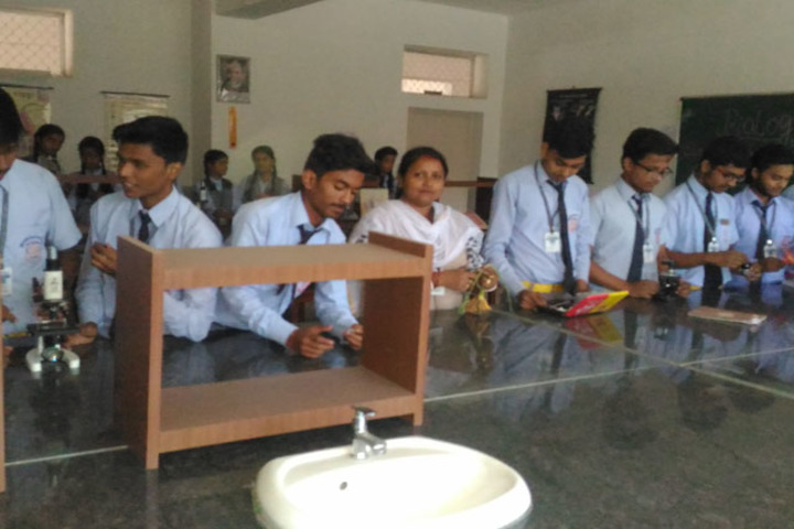 Guru Gobind Singh Public School-Physics Lab