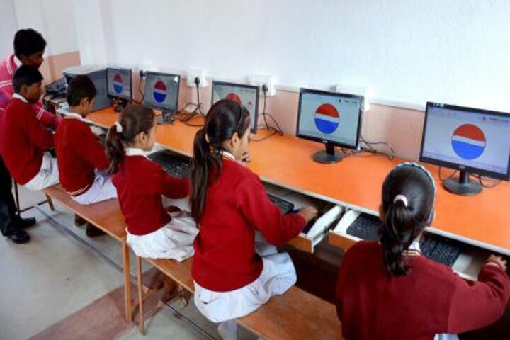 National Public School-Computer Lab