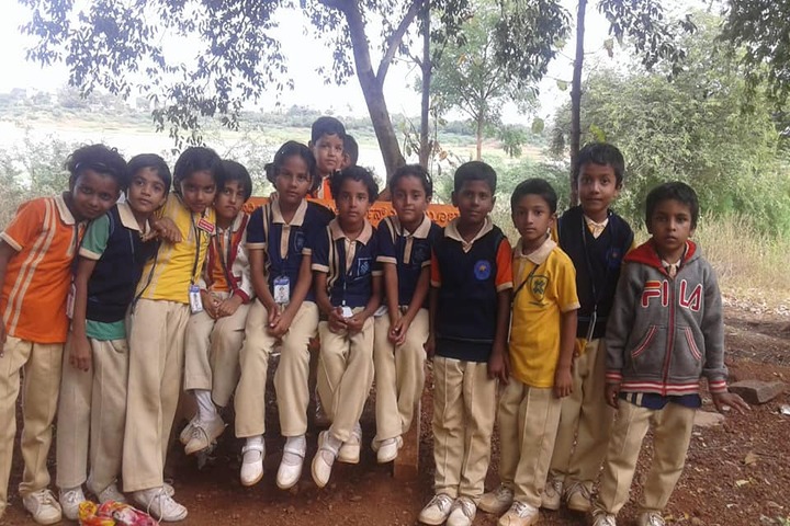 Aryan English Medium School-Picnic