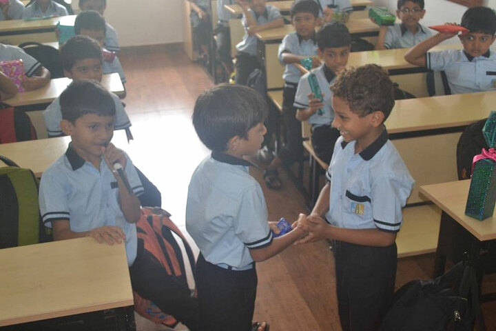 Barakah International School-Gifts Sharing For Ramadan