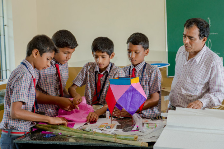 Dr M Ramanna Shetty Memorial English Medium High School-Physics Lab