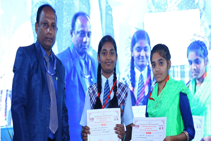Guru Nanak Dev Public School-Prize Distribution