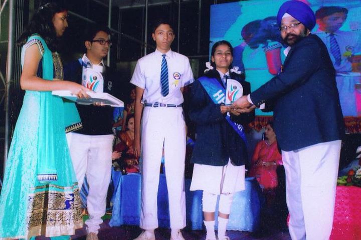 Guru Nanak Public School-Prize Distribution