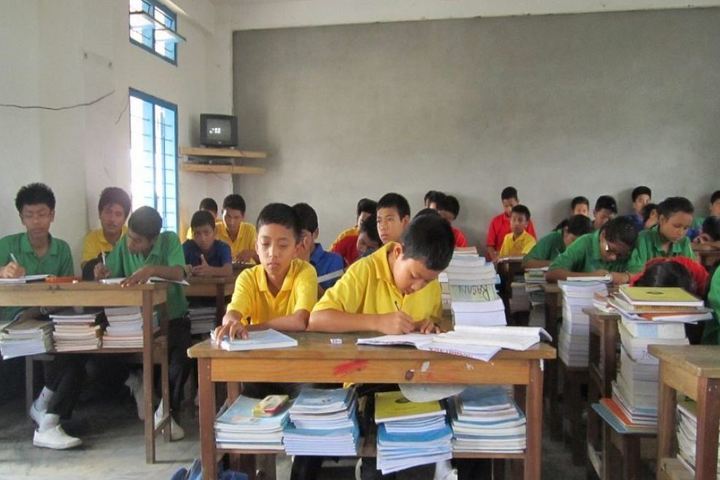 De pauls public school - class room