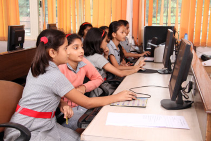 K L E International School-Computer Lab