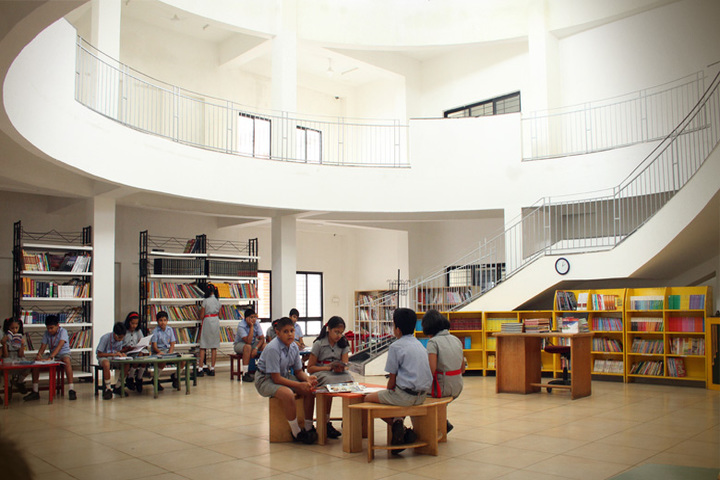 K L E International School-Library