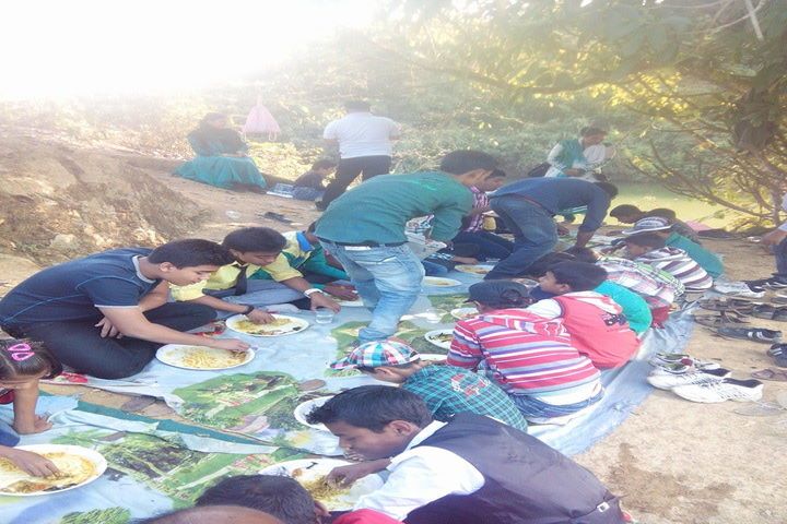 Global public central school - lunch together