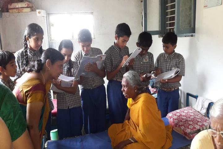 Maruthi Public School-Visit to Oldage Home