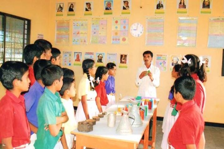 S B Darur Memorial English Medium School-Maths Lab