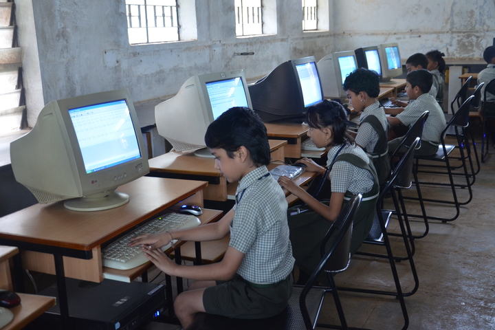 Shaikh Central School-Computer Lab