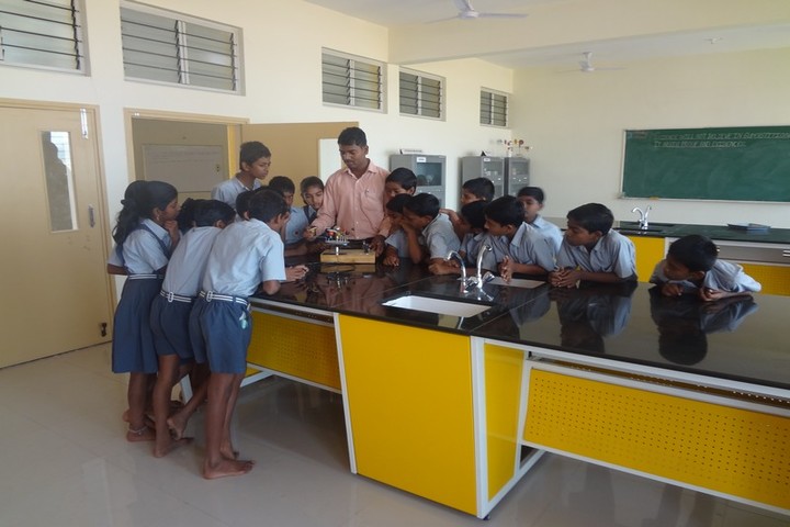 Shri B T Patil Memorial Nandi International Residential School-Physics Lab