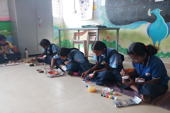 Shri Shankarling Model School-Art And Craft