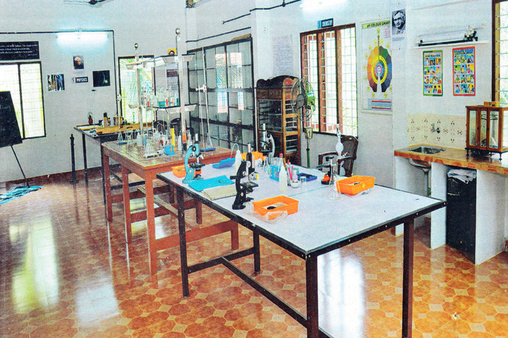 Al Manar Public School-Laboratory