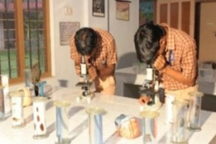Amrita Vidyalayam-Science Lab
