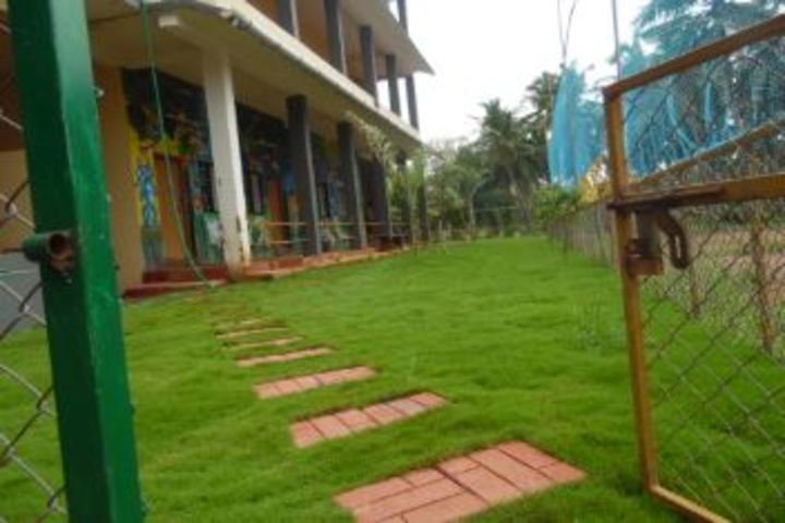 Azeeziya English Medium School-Lawn