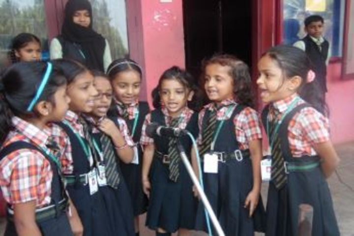 Azeeziya English Medium School-Singing