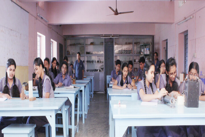 B M M English Medium School-Physics Lab