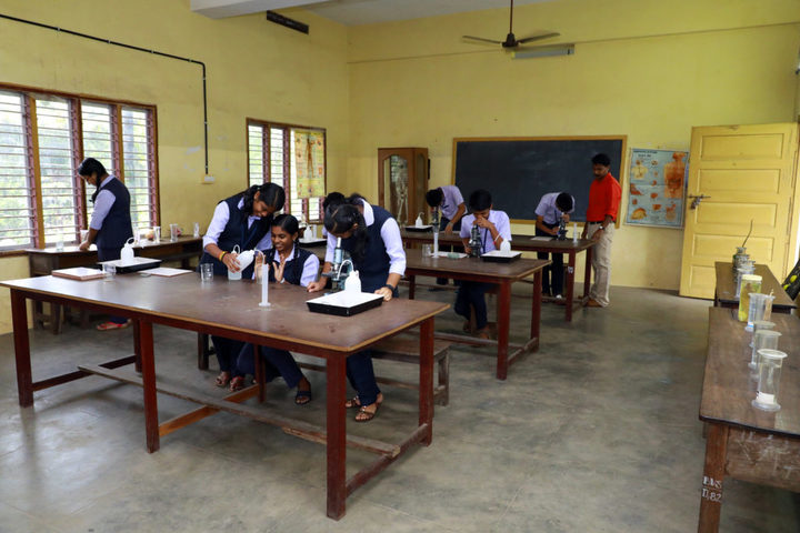 Baselios Vidyanikethan-Biology Lab