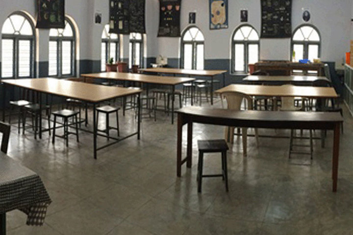 Bharatiya Vidya Bhavan School-Biology Lab