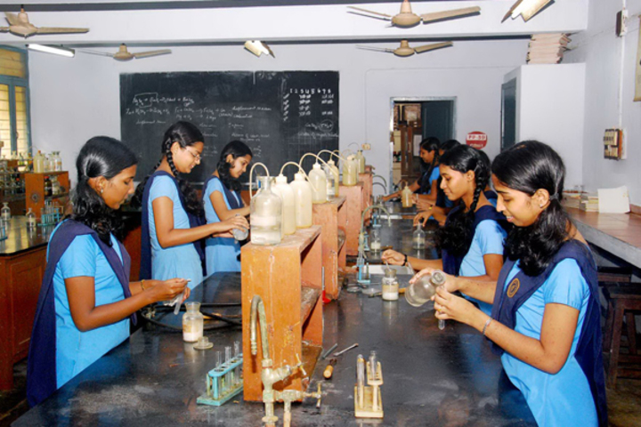 BhavanS Newsprint Vidyalaya-Chemistry Lab