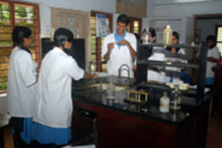Bhavans Vidya Mandir-Chemistry Lab