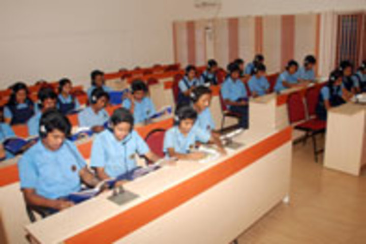 Bhavans Vidya Mandir-English Lab