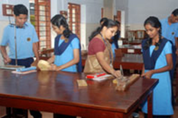 Bhavans Vidya Mandir-Physics Lab
