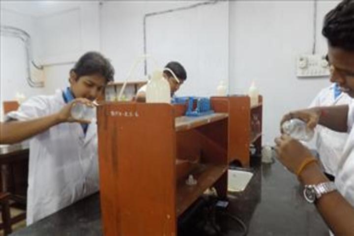 Bhavans Munshi Vidyashram-Chemistry Lab