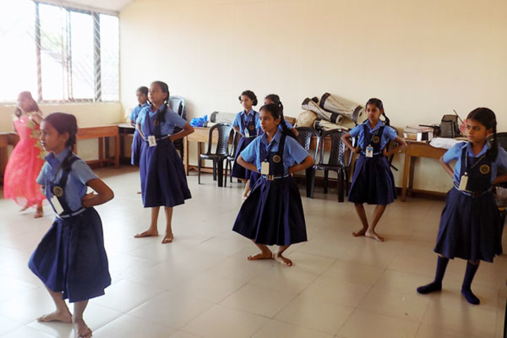 Bhavans Munshi Vidyashram-Dance Class