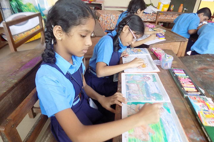 Bhavans Munshi Vidyashram-Drawing Class