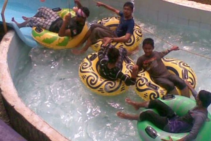 C H Mohammed Koya Memorial School-Swimming Activity