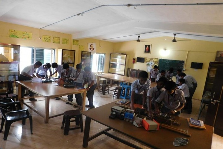 Chinmaya Vidyalaya-Lab