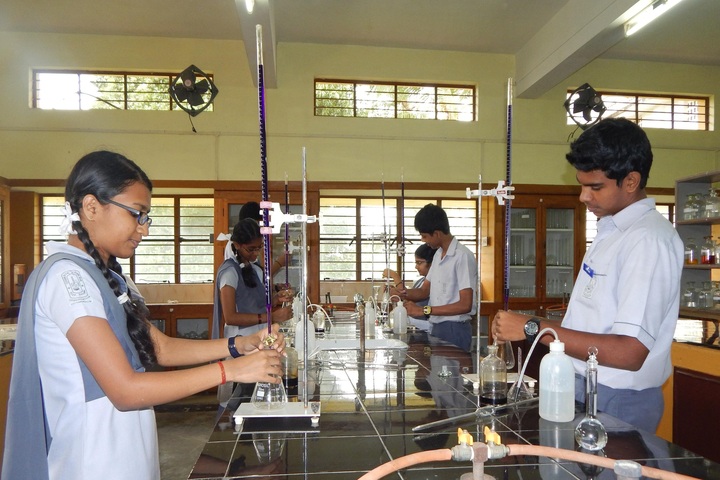 Chinmaya Vidyalaya-Chemistry Lab