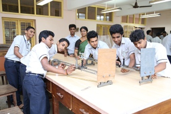 Cochin Refineries School-Physics Lab