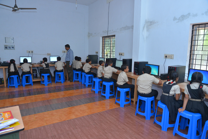 Crecent English School-Computer Lab