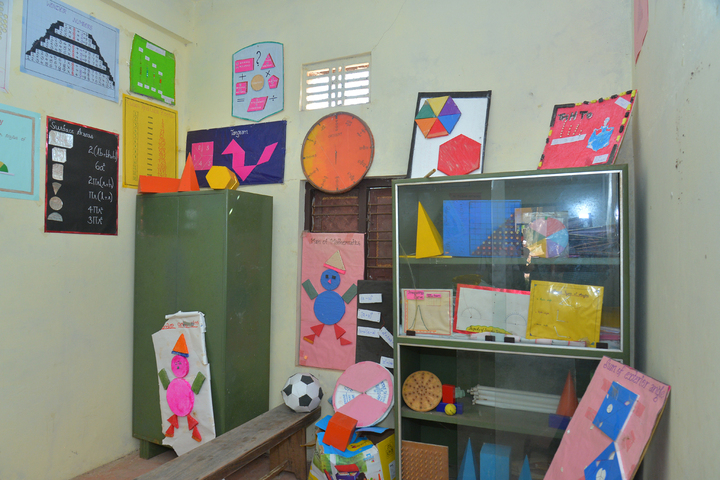 Crecent English School-Maths Lab