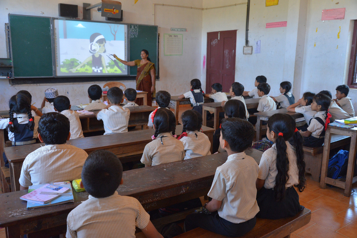 Crecent English School-Smart Classroom