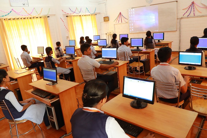 Gayathri Central School-Smart classroom