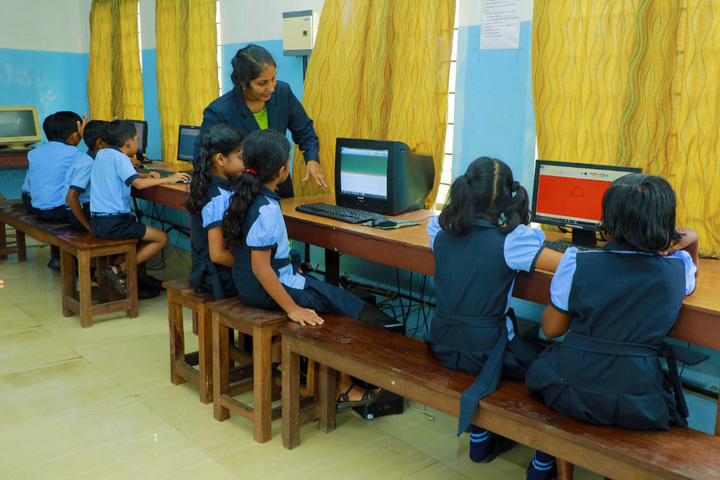 Hira Public School-Computer Lab