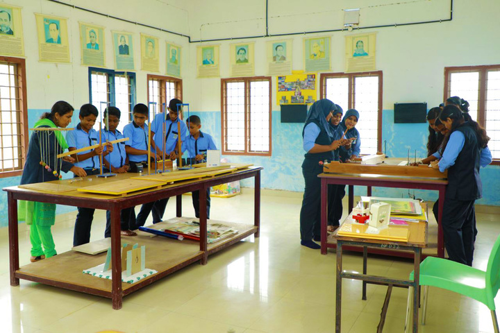 Hira Public School-Physics Lab