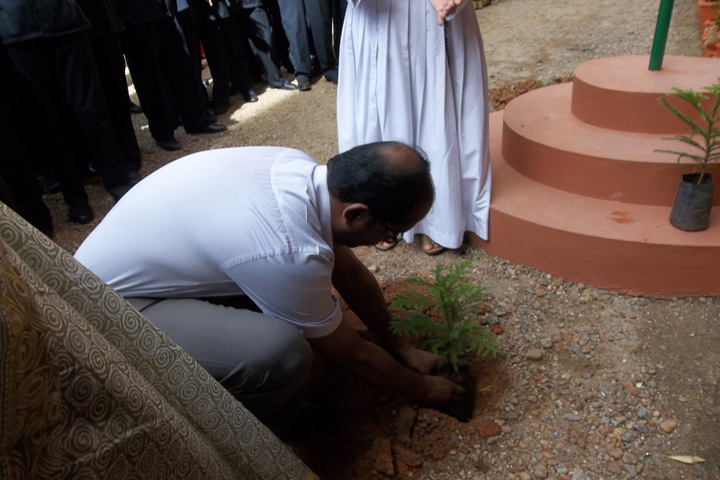 Holy Family Public School-Environment Day