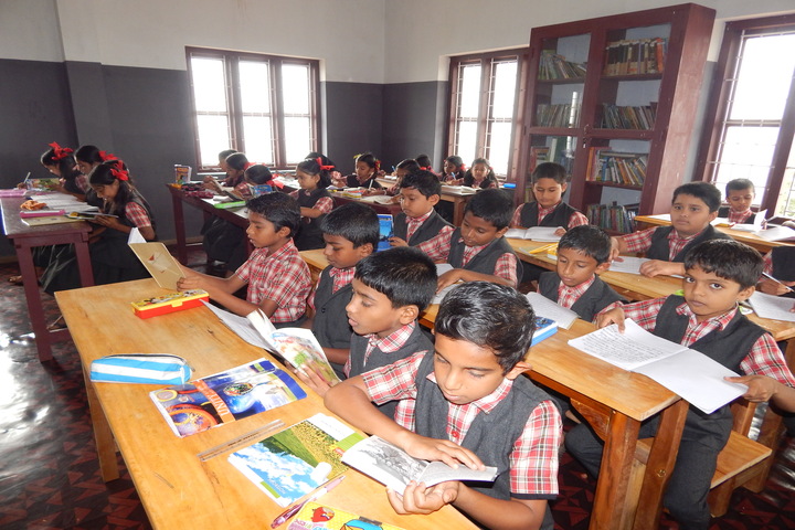 Holy Family Convent Public Scool-Library